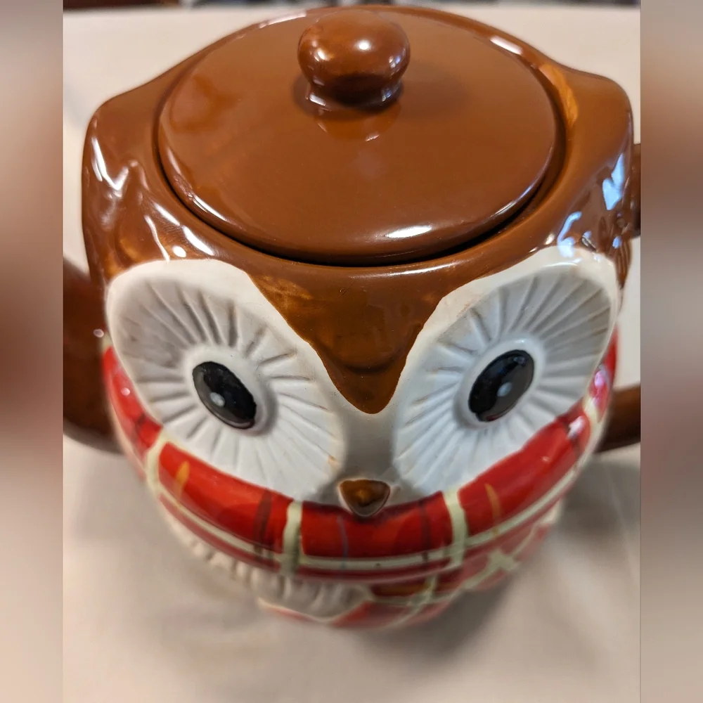 Vintage Pier 1 Imports:Hand painted Chilly Billy Teapot